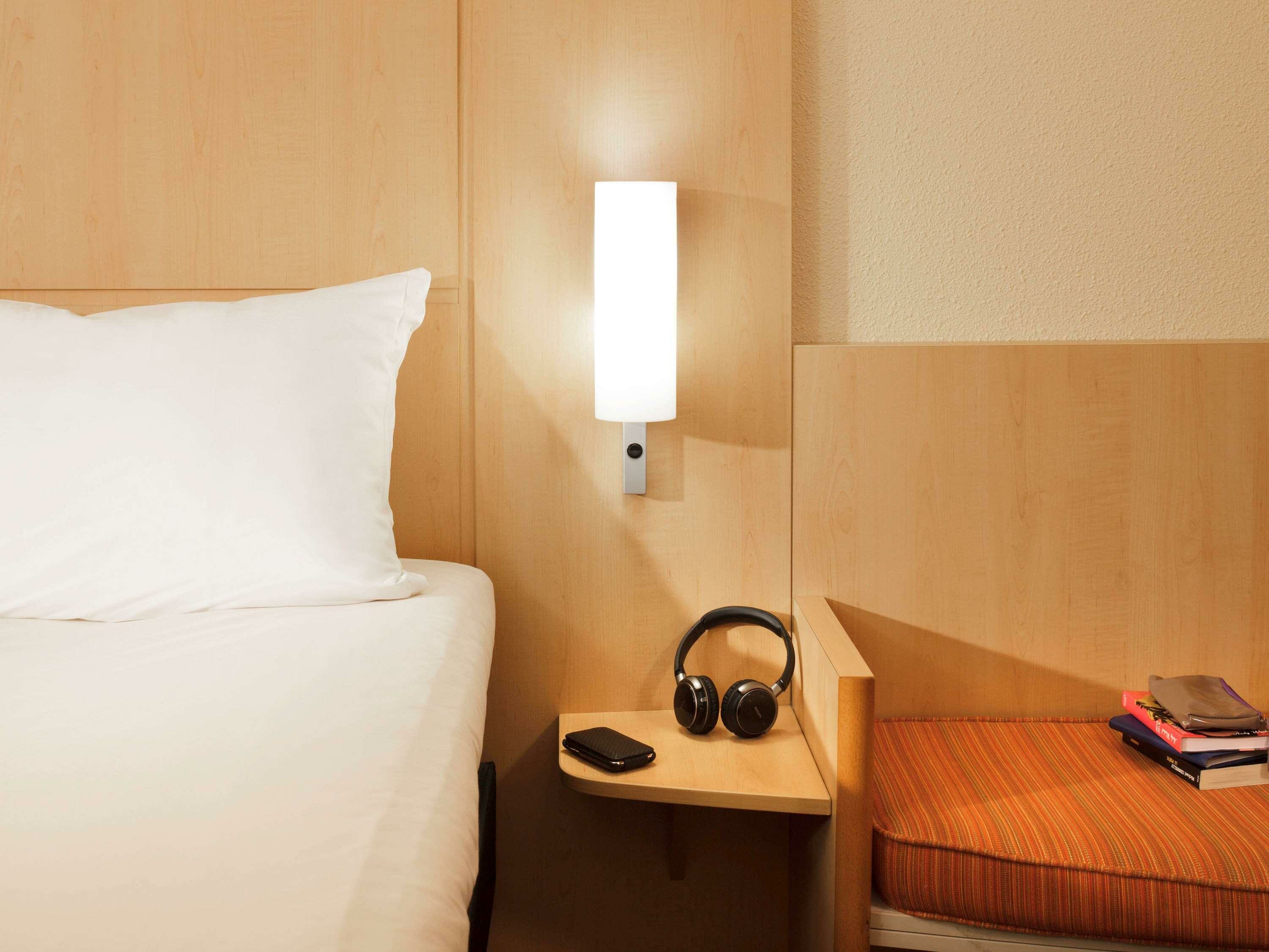 Фото Ibis Cardiff