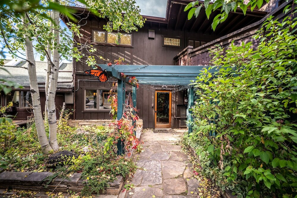 Фото Highland Haven Creekside Inn