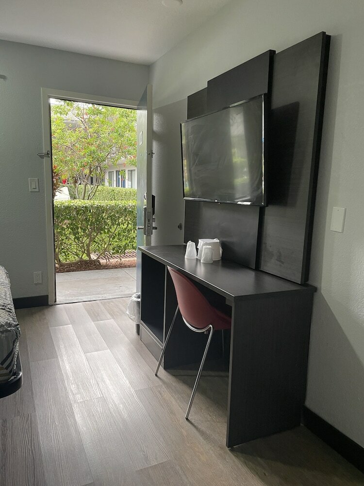 Фото Motel 6 Lantana, Fl