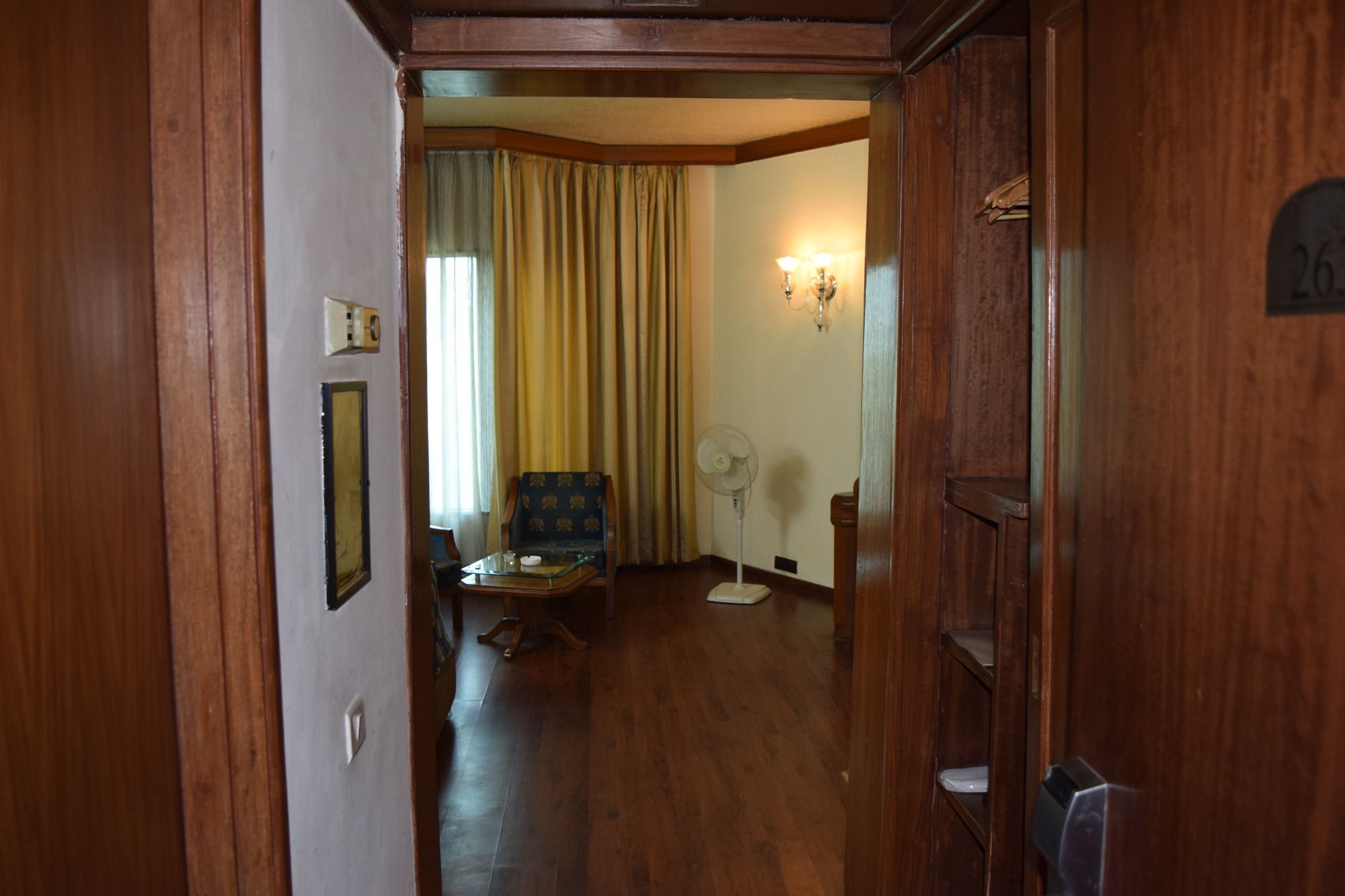 Фото Hotel Samrat Inn