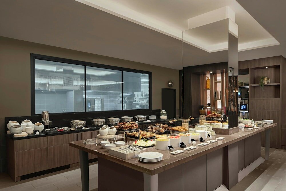 Фото Courtyard by Marriott Paris Porte de Versailles