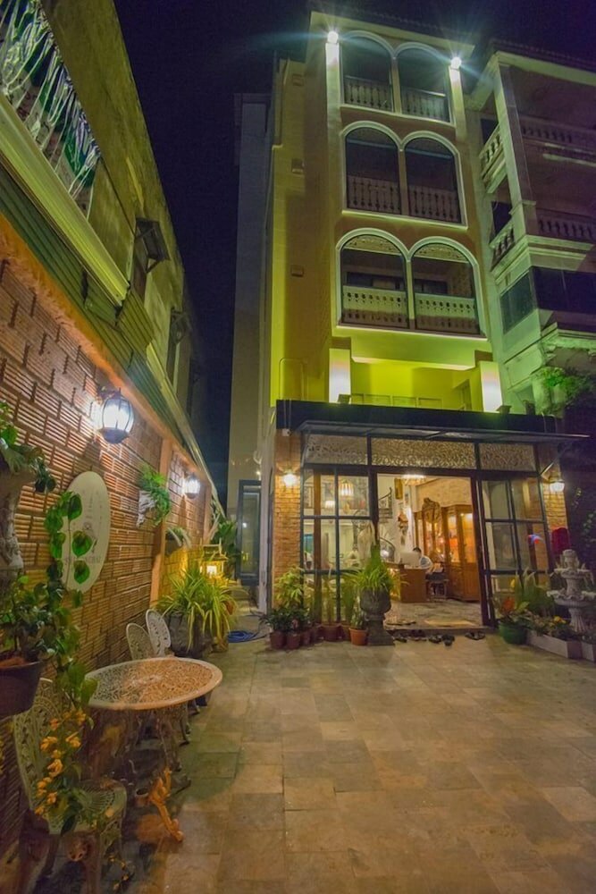 Фото Sridonchai Heritage Night Bazaar Chiang Mai