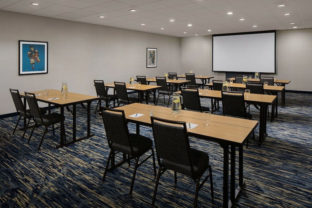 Фото Courtyard New Haven at Yale