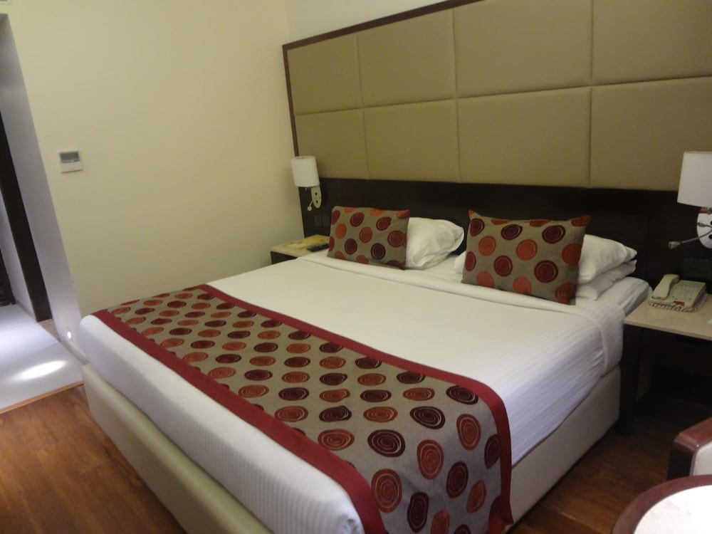 Фото Ramee Guestline Hotel Juhu