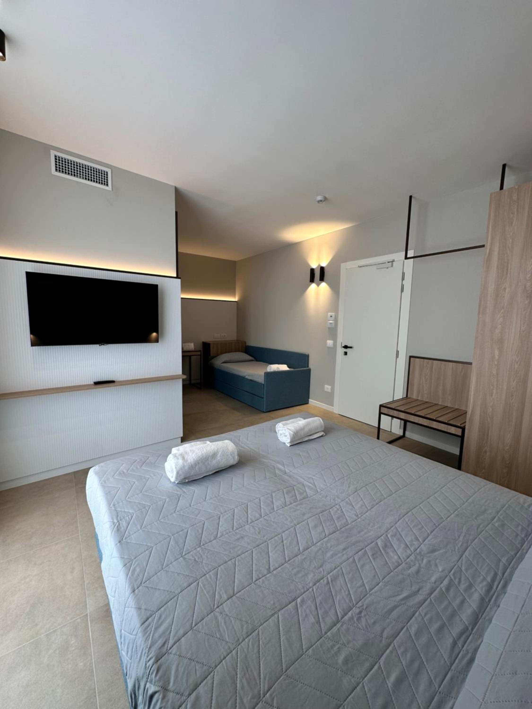 Фото Petit Hotel