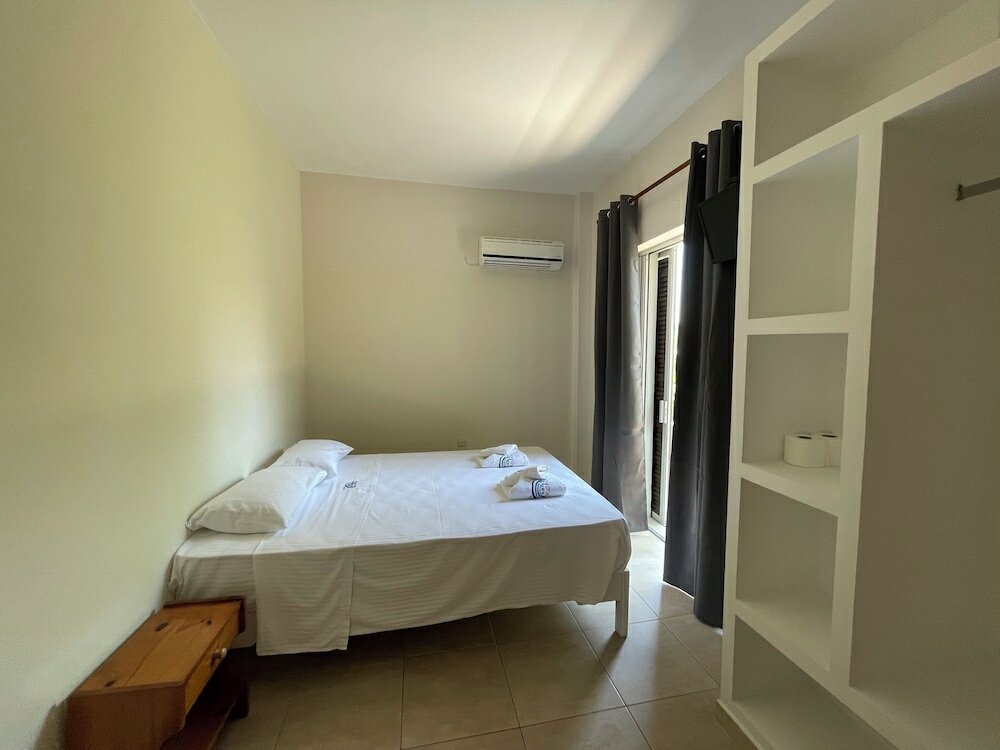 Фото Benitses Arches