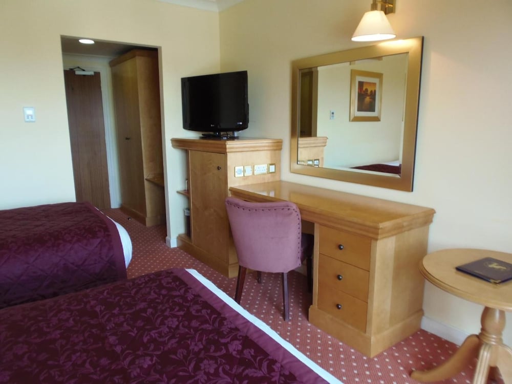 Фото Lakeside International Hotel