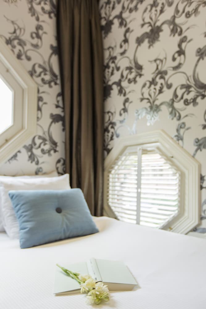 Фото The Amsterdam Canal Hotel