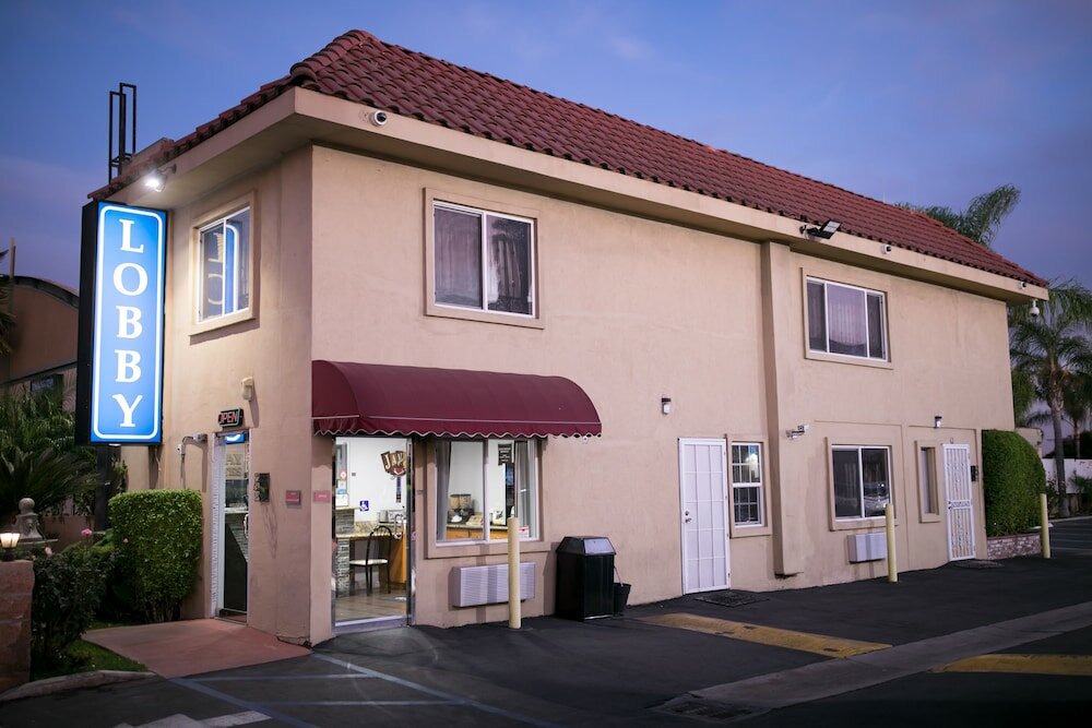 Фото Rodeway Inn & Suites