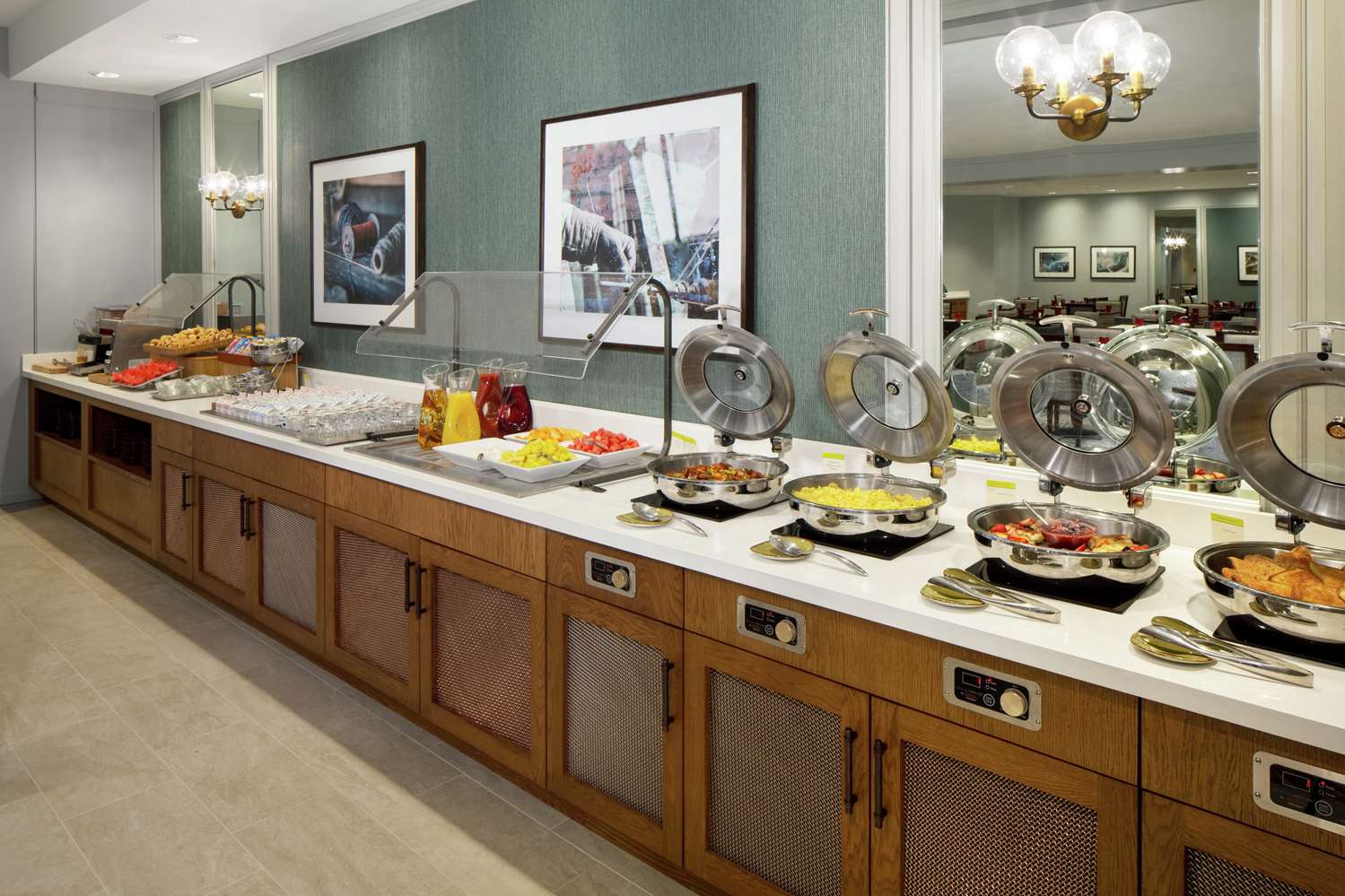 Фото DoubleTree by Hilton Manchester Downtown