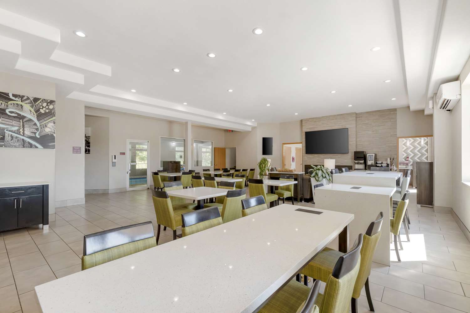 Фото Best Western Plus Des Moines West Inn & Suites