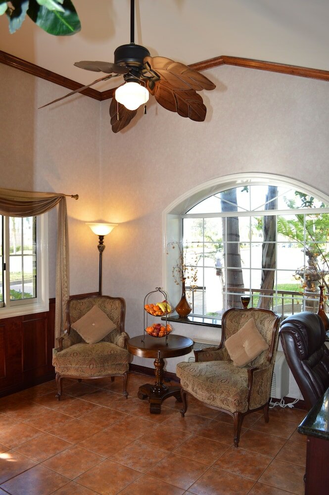 Фото Dynasty Suites Redlands