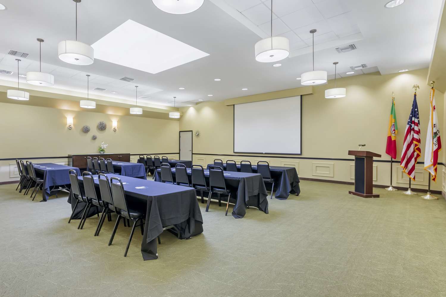 Фото Best Western Canoga Park Motor Inn