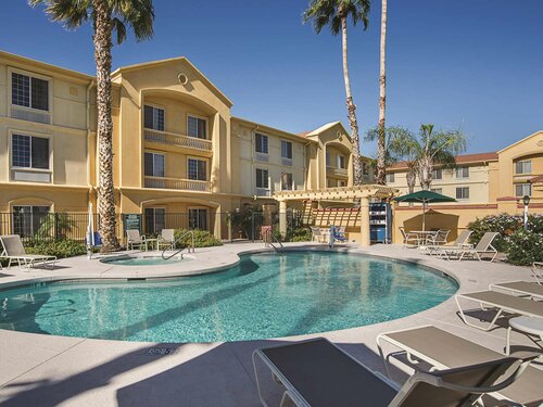 Гостиница La Quinta Inn & Suites by Wyndham Phoenix Scottsdale в Скоттсдейле