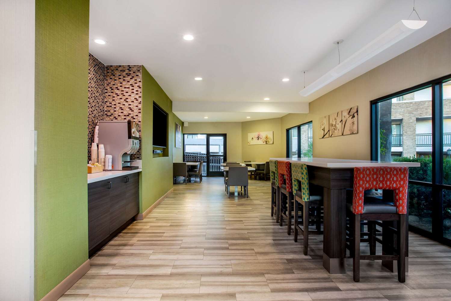 Фото La Quinta Inn & Suites by Wyndham Pomona