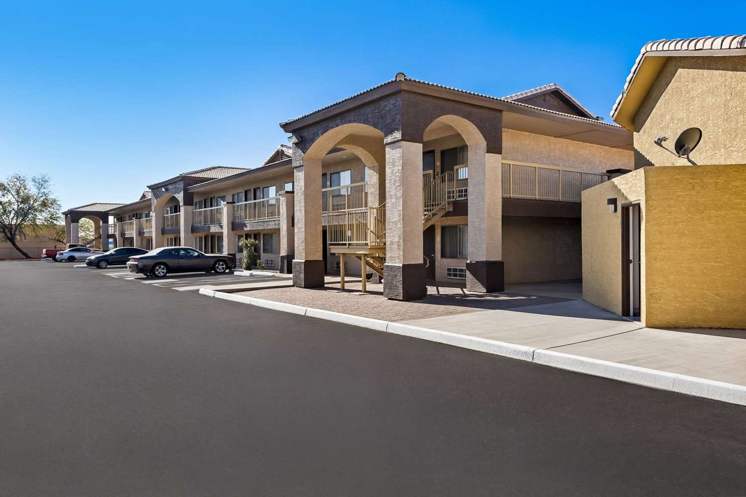 Фото Days Inn by Wyndham Buckeye