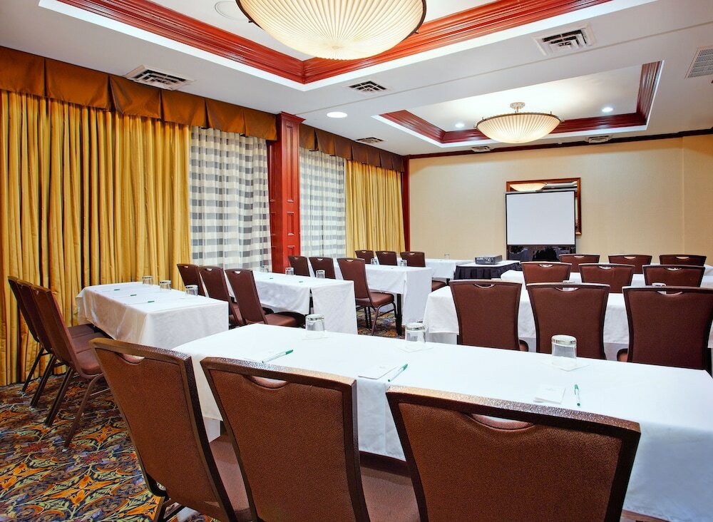 Фото Holiday Inn Dallas Market Center, an Ihg Hotel