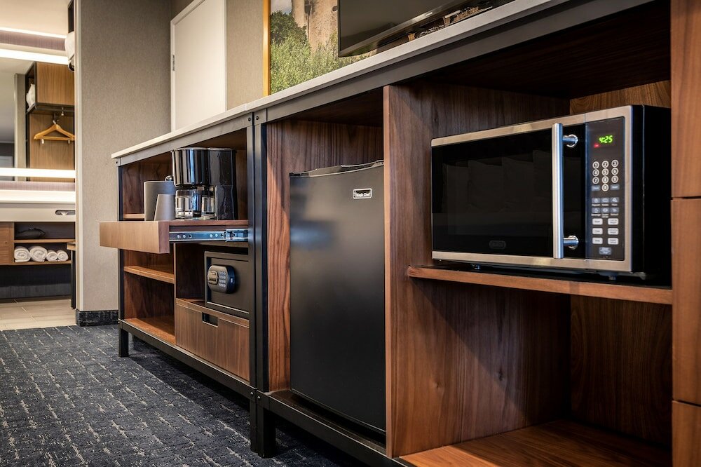 Фото Anaheim Camelot Inn & Suites