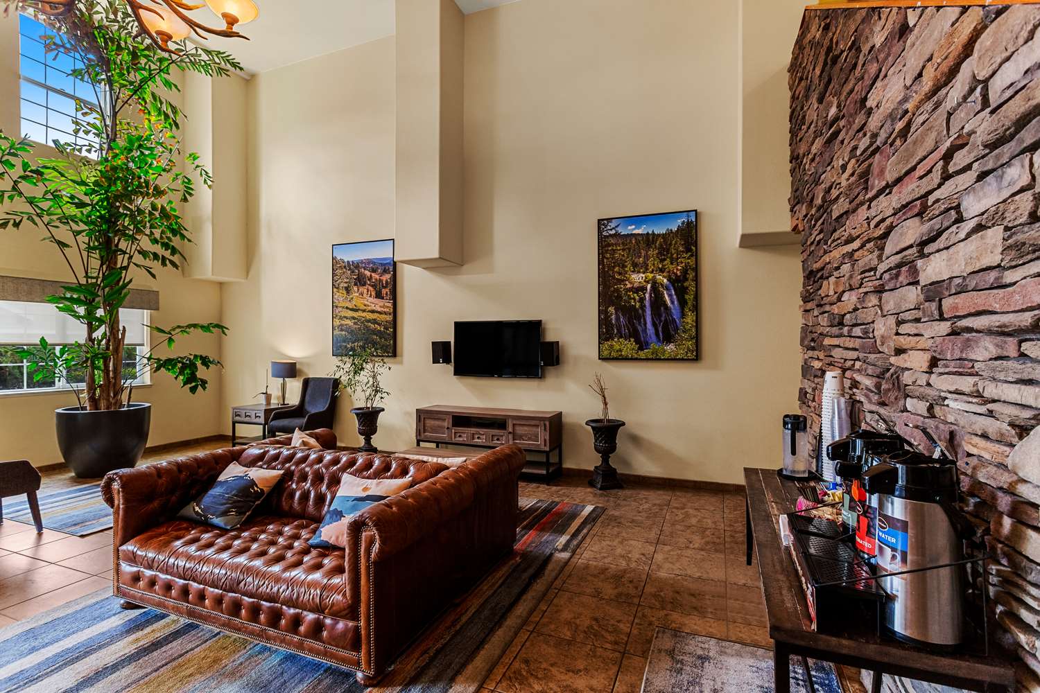 Фото Best Western Rose Quartz Inn