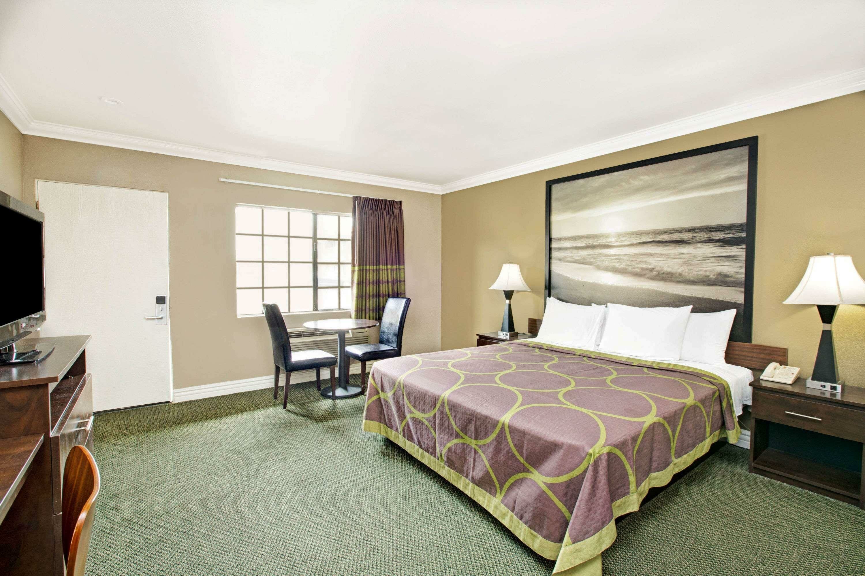 Фото Skyways Hotel