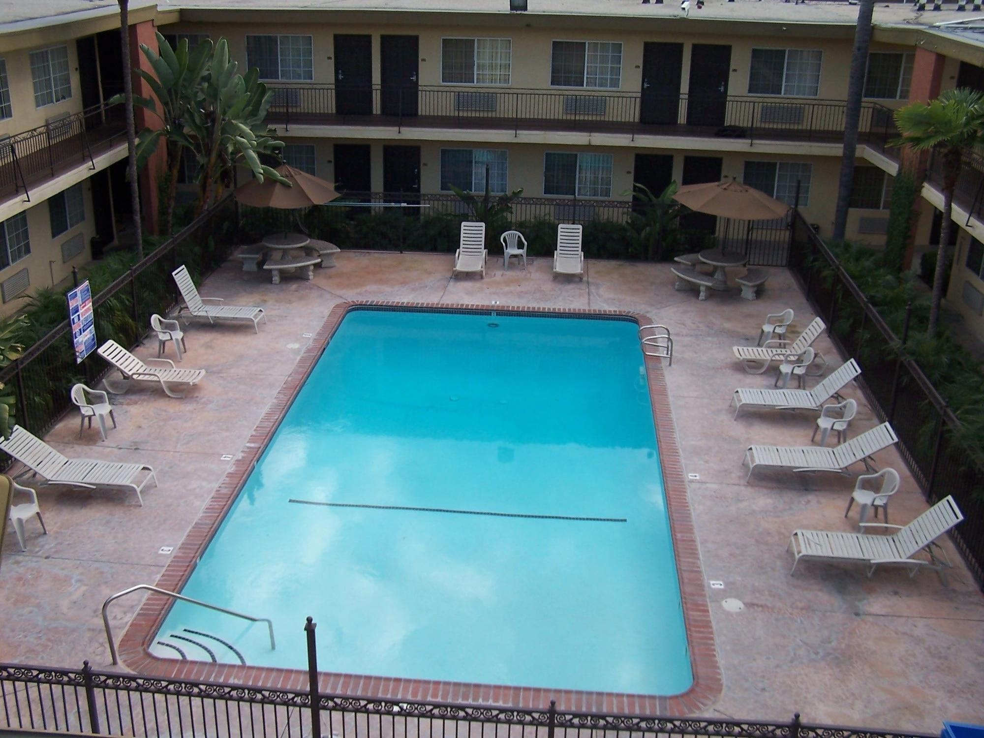 Фото American Inn & Suites