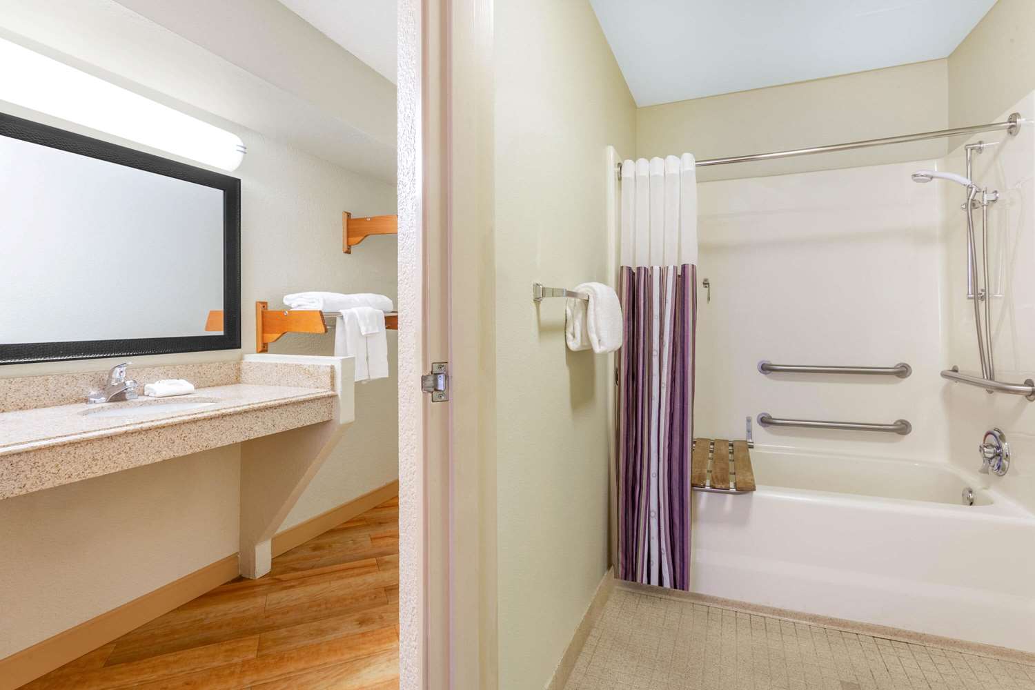 Фото La Quinta Inn & Suites by Wyndham Chicago Tinley Park