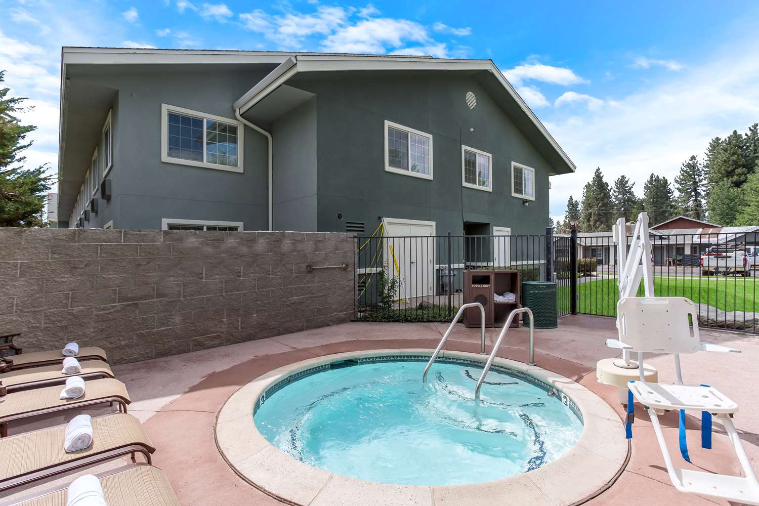 Фото Best Western Rose Quartz Inn