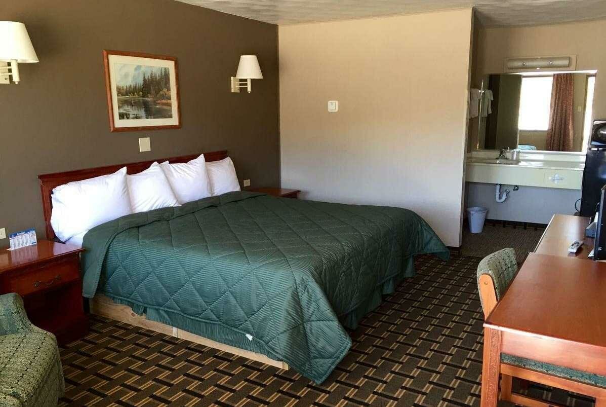 Фото Travelodge by Wyndham Evanston