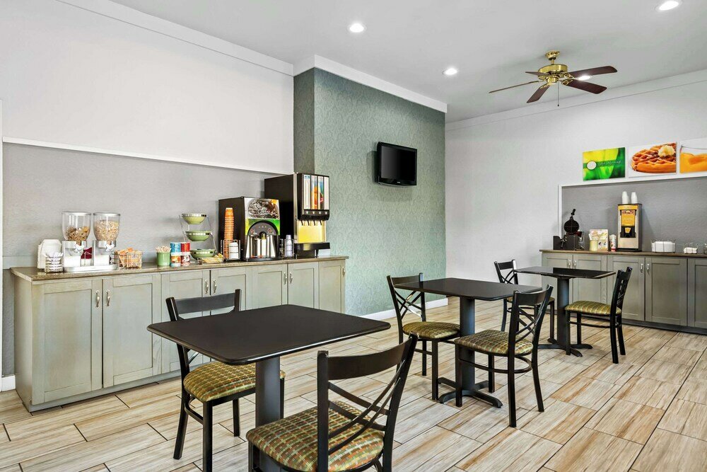 Фото Quality Inn near Blue Spring