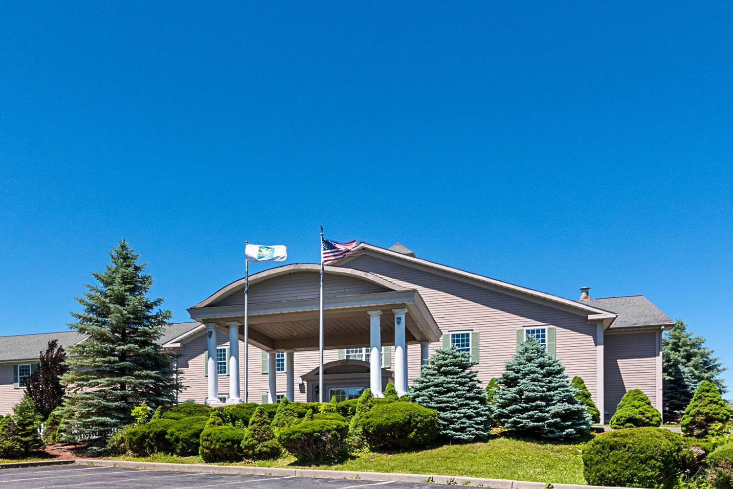 Фото Quality Inn & Suites Schoharie near Howe Caverns