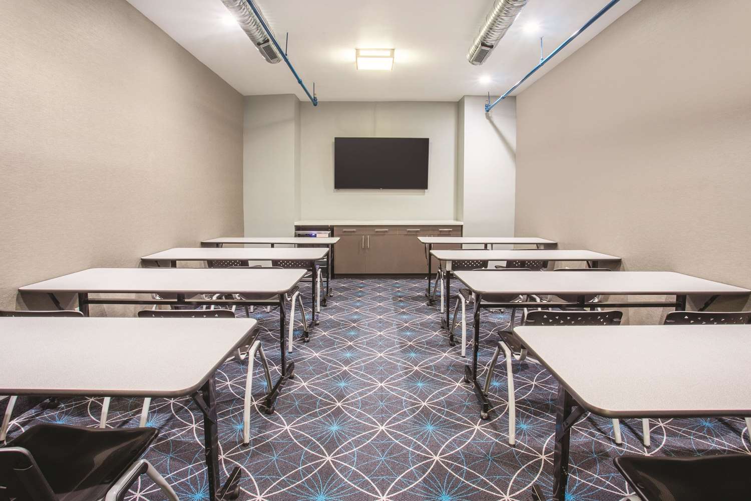 Фото La Quinta Inn & Suites by Wyndham Baltimore Downtown