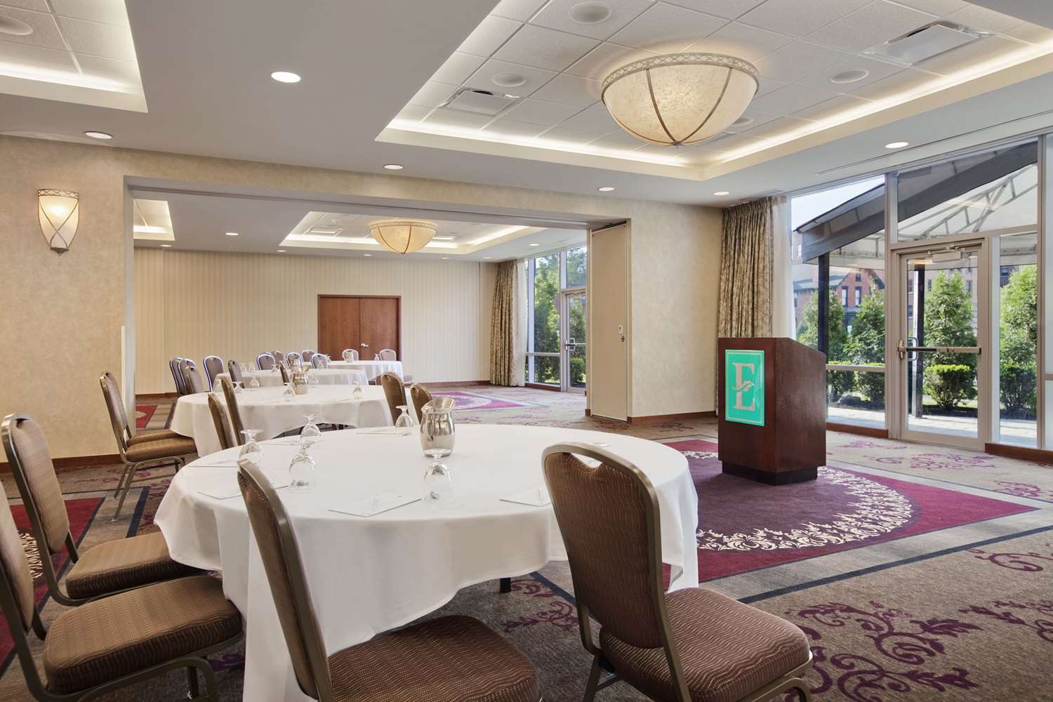 Фото Embassy Suites Buffalo