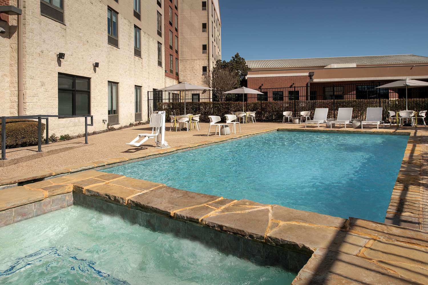 Фото Hilton Garden Inn Dallas/Duncanville
