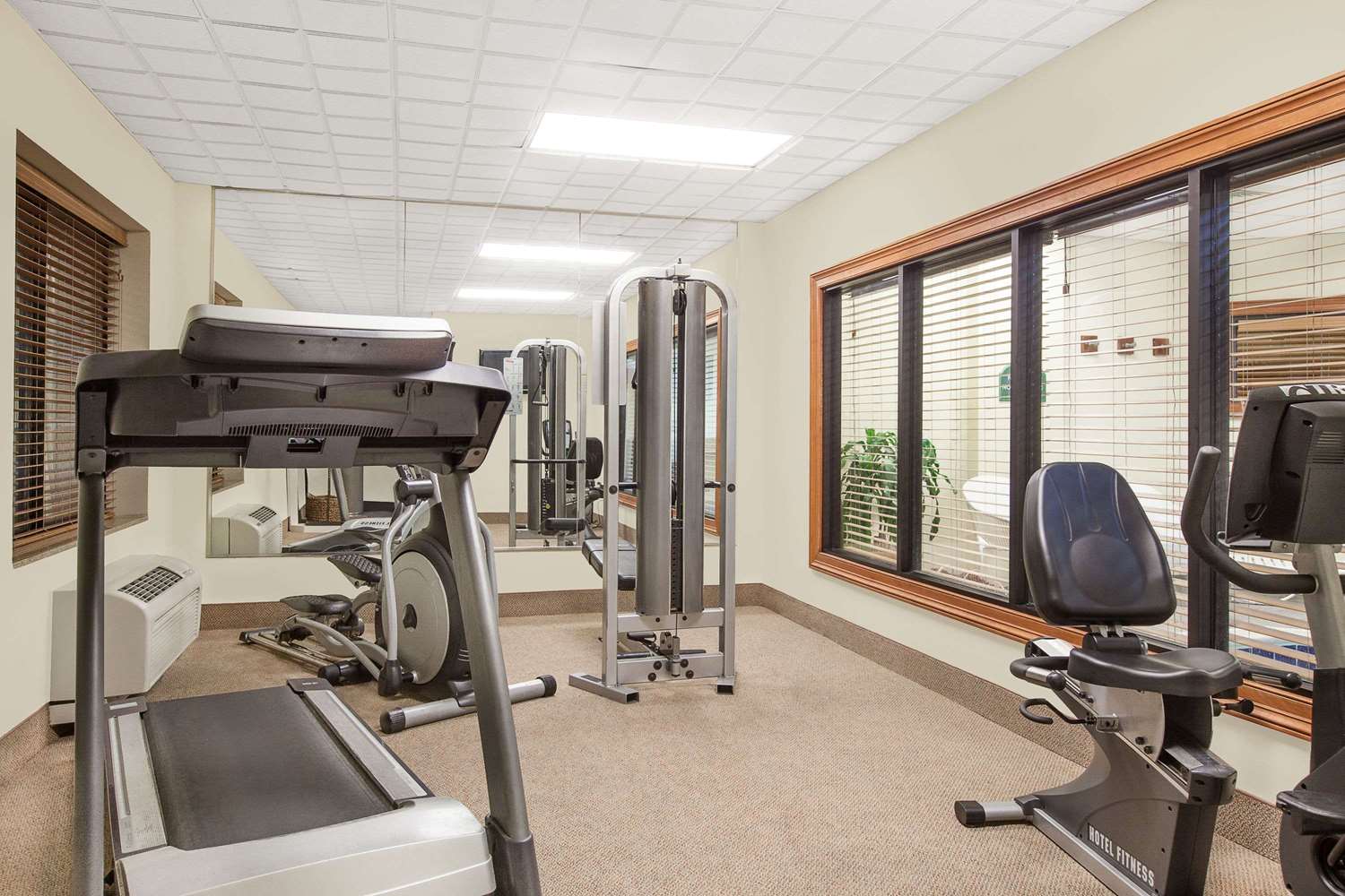 Фото Wingate by Wyndham Lafayette Airport