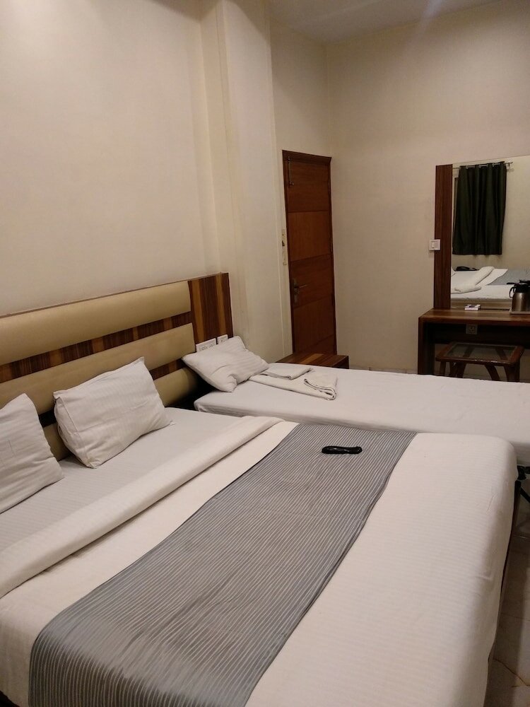 Фото Hotel Golden Oasis Delhi