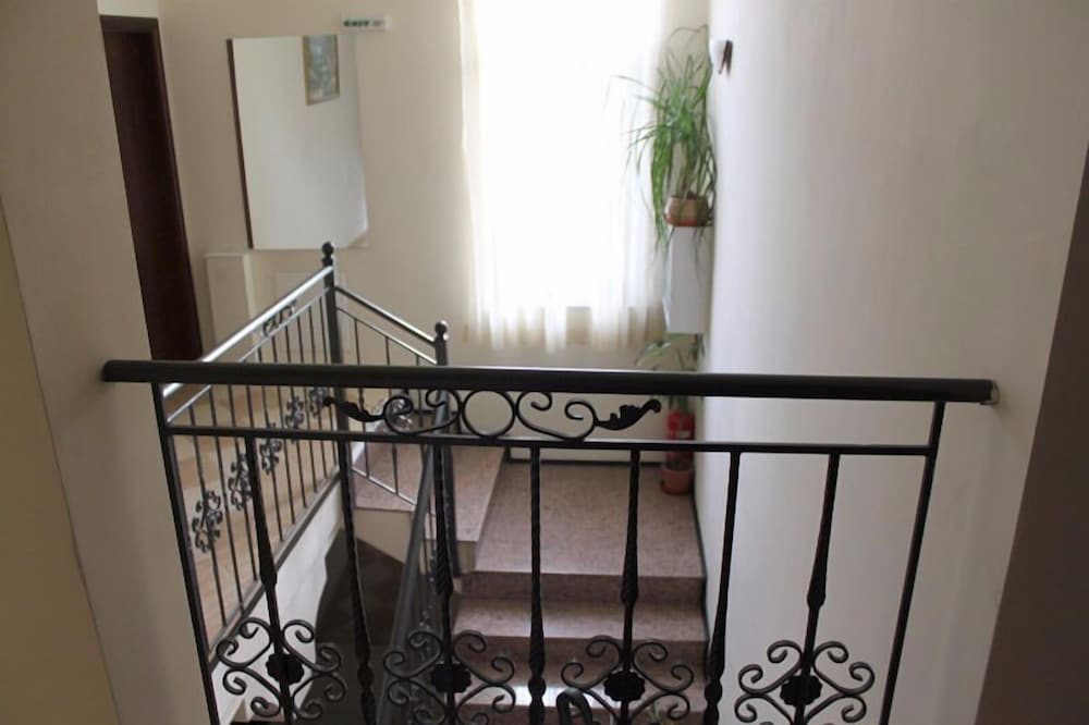 Фото Hotel Alafrangite