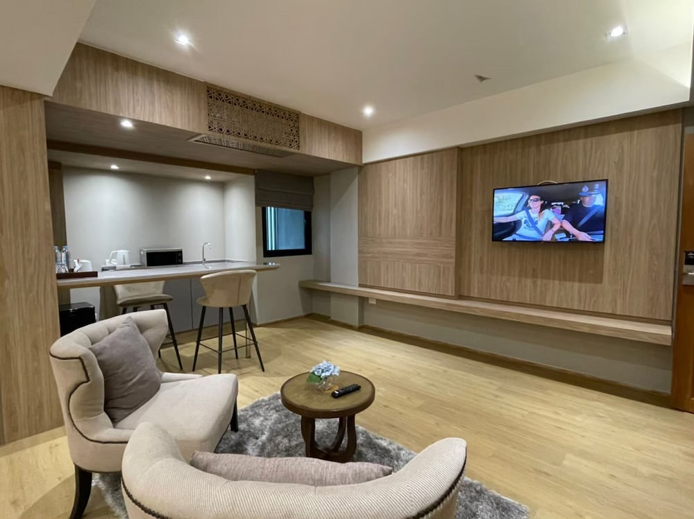 Фото Almas Hotel Bangkok