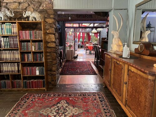 Внешний вид отеля The Rabbit Hole Hotel в Муниципалитете Могале-Сити, фото 4