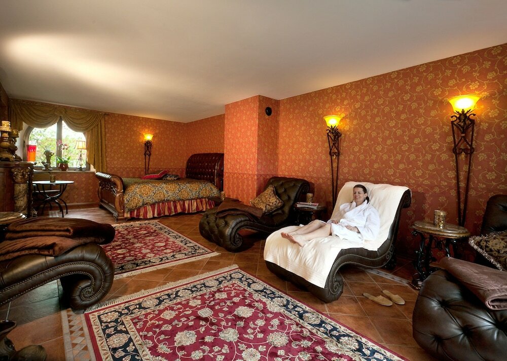 Фото Landhaus & Burg Hotel Romantik