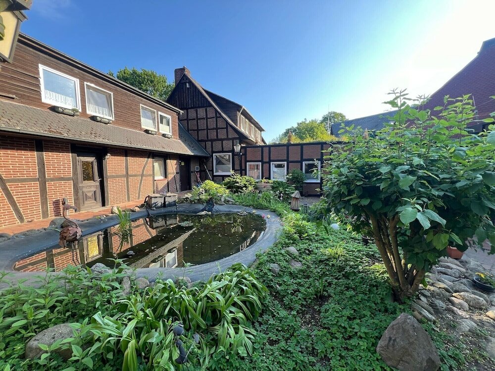 Фото Ferien- & Reitsport Hotel Brunnenhof