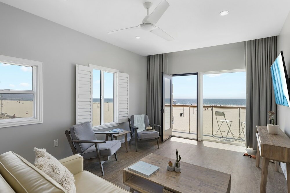 Фото Sea Sprite Oceanfront Hotel