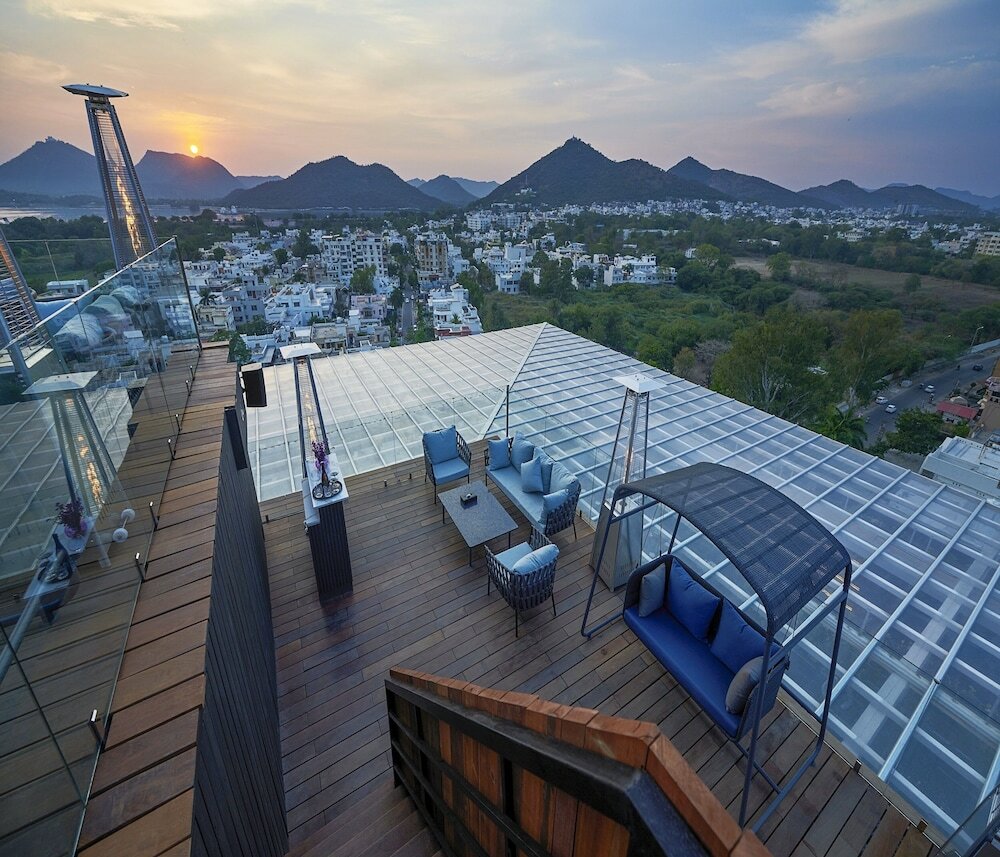 Фото Parallel Hotel