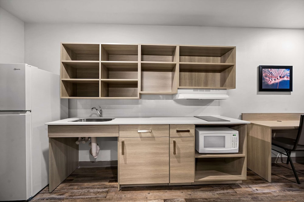 Фото Woodspring Suites Dearborn - Detroit