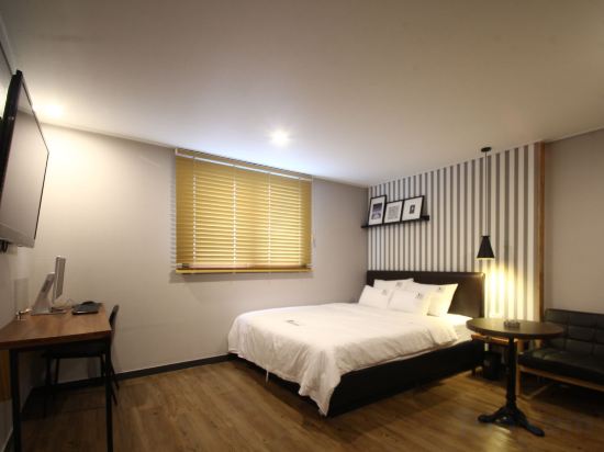 Фото Calm Rest Hotel