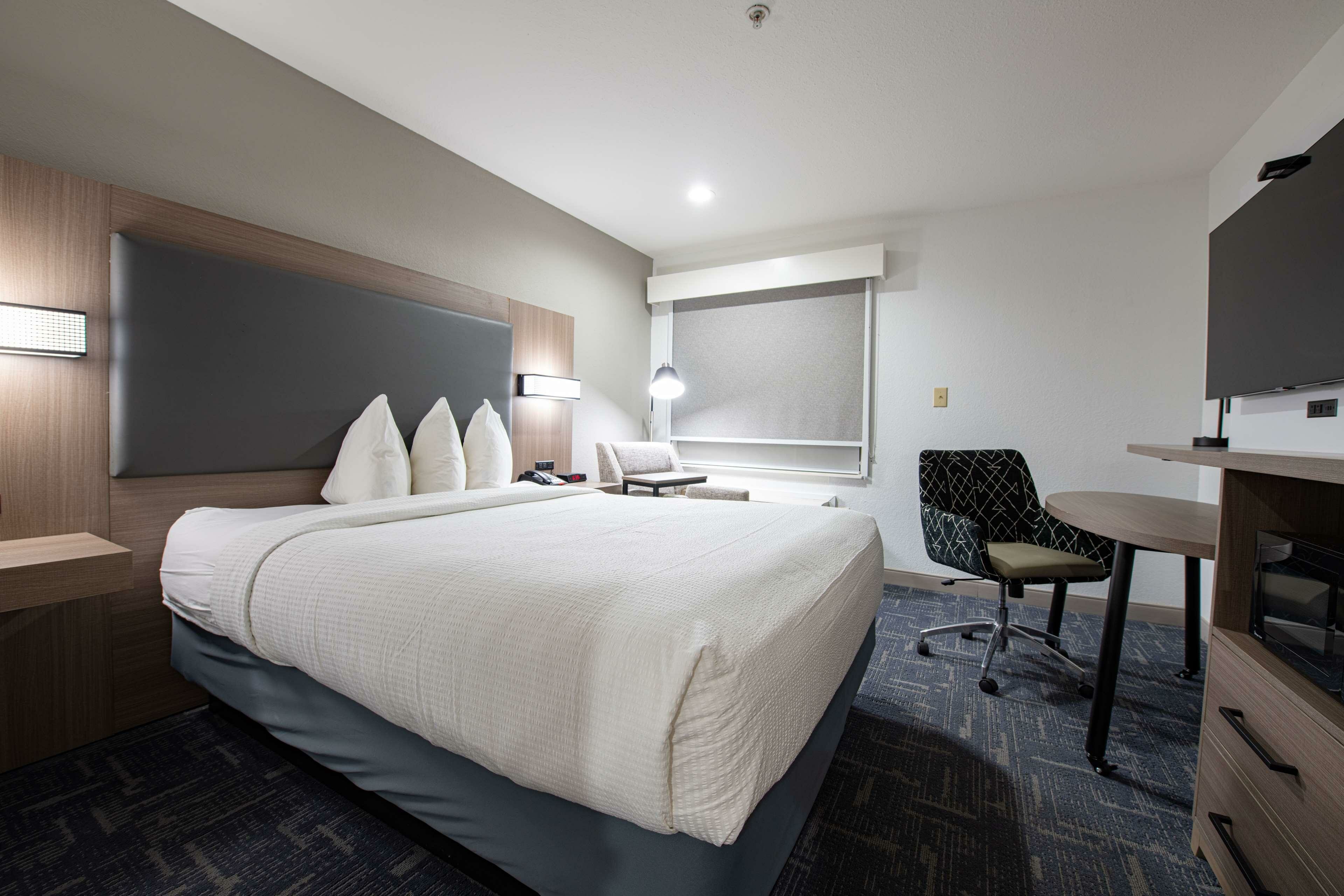 Фото Best Western Lafayette Inn