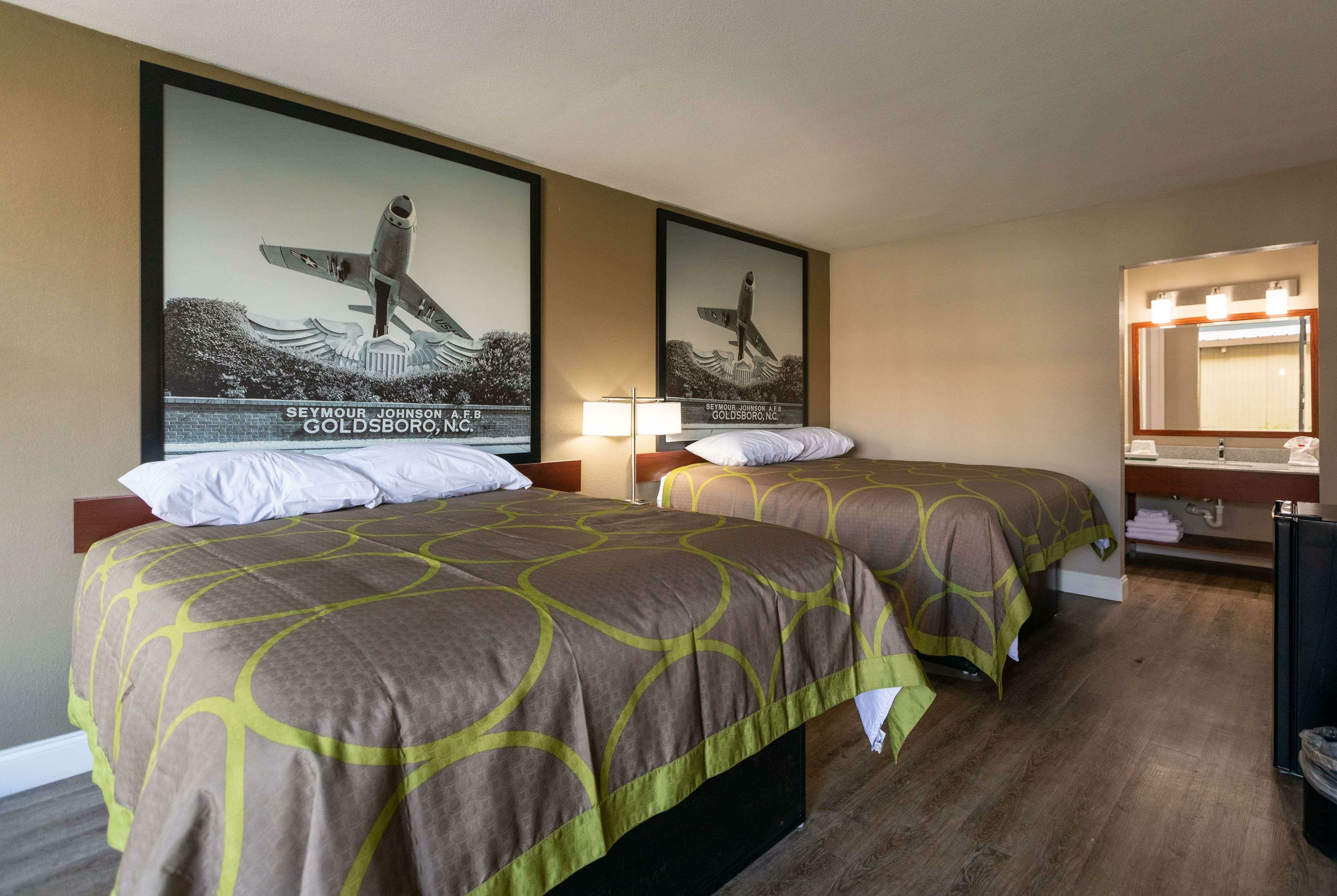 Фото Super 8 by Wyndham Goldsboro