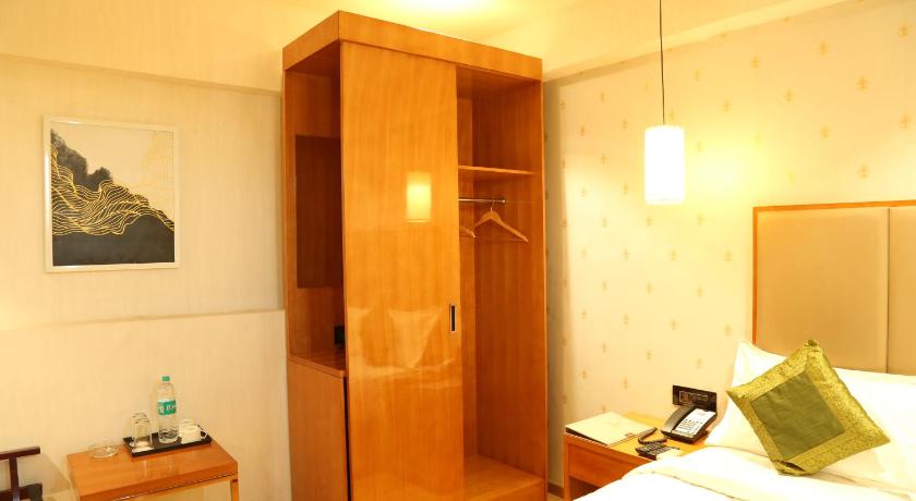 Фото Hotel Reva Regency