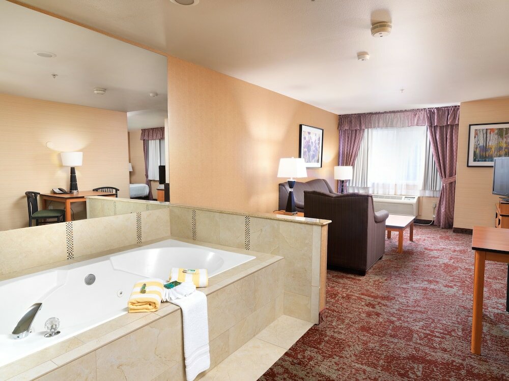 Фото Crystal Inn Hotel & Suites Midvalley