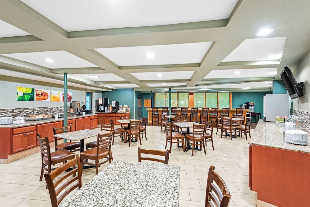 Фото Days Inn by Wyndham West Des Moines