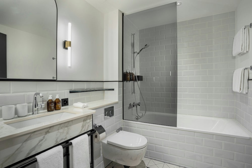 Фото Neues Schloss Privat Hotel Zurich, Autograph Collection